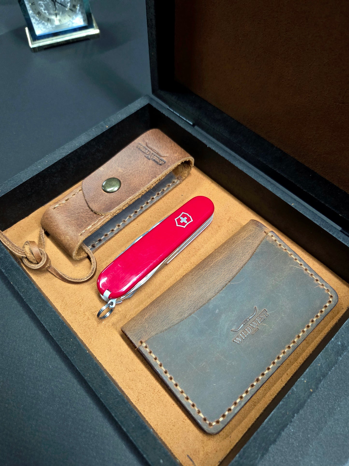 Pony Erkek Kartlık+Victorinox 4603+Çakı Kılıfı+Özel Ahşap Hediye Kutusu