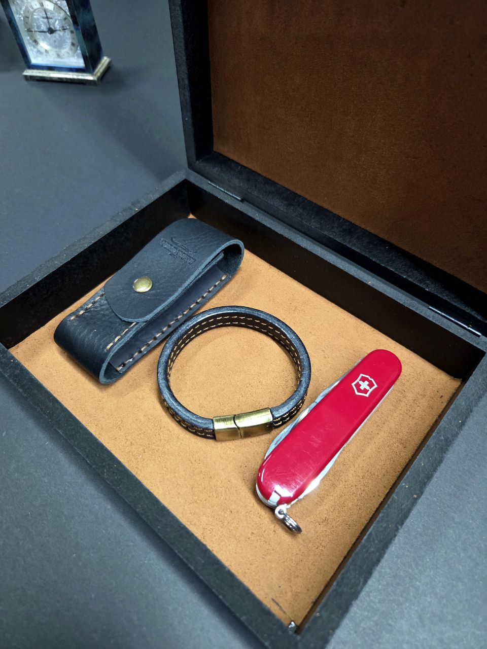 Deri Bileklik+Victorinox 4603+Çakı Kılıfı+Özel Ahşap Hediye Kutusu