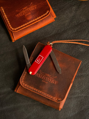 The Sheriff - Victorinox 0.6123 Escort Türk Bayraklı & El Dikişli Deri Cüzdan Seti