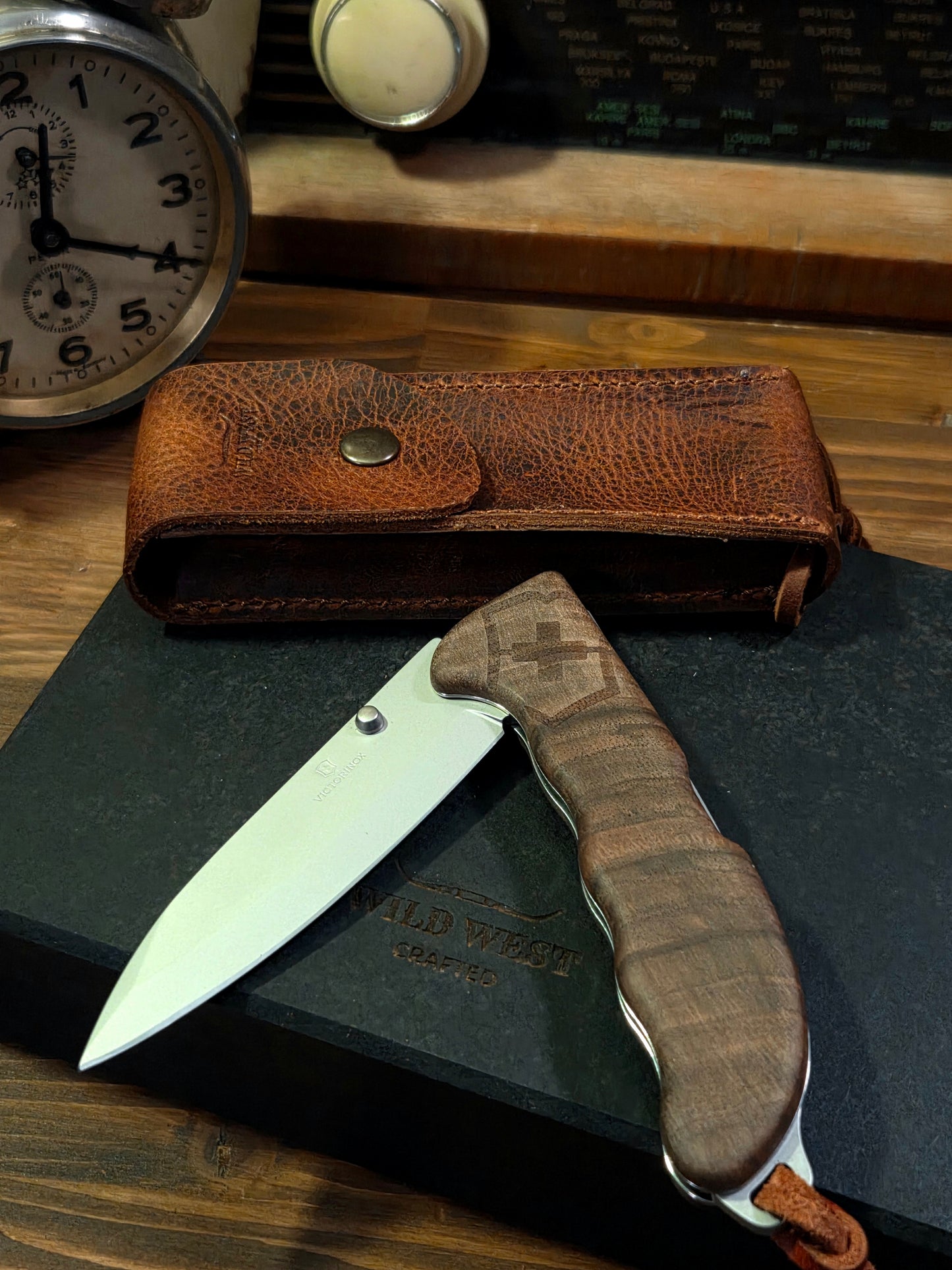 Victorinox 0.9415.D630 Evoke Çakı, Ahşap(Deri Çakı Kılıfı Hediyeli!)