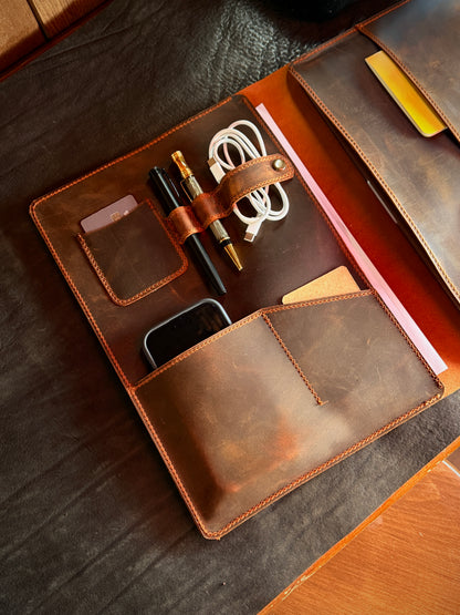 Desenli MacBook Organizer – Hakiki Deri Çok Bölmeli Evrak Çantası