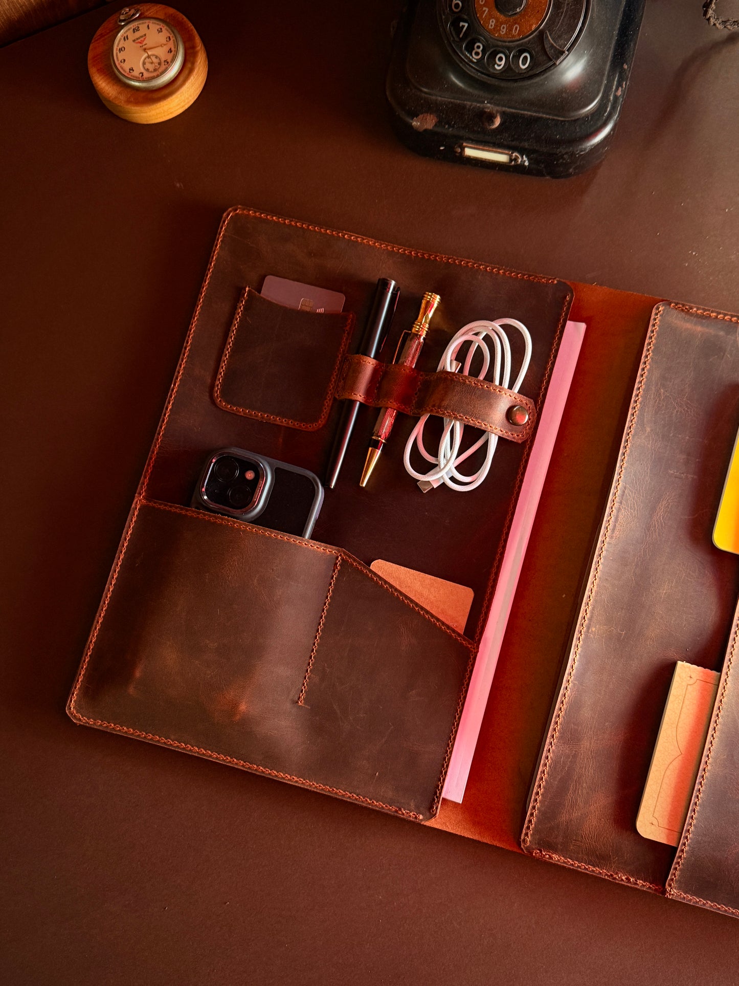 Desenli MacBook Organizer – Hakiki Deri Çok Bölmeli Evrak Çantası