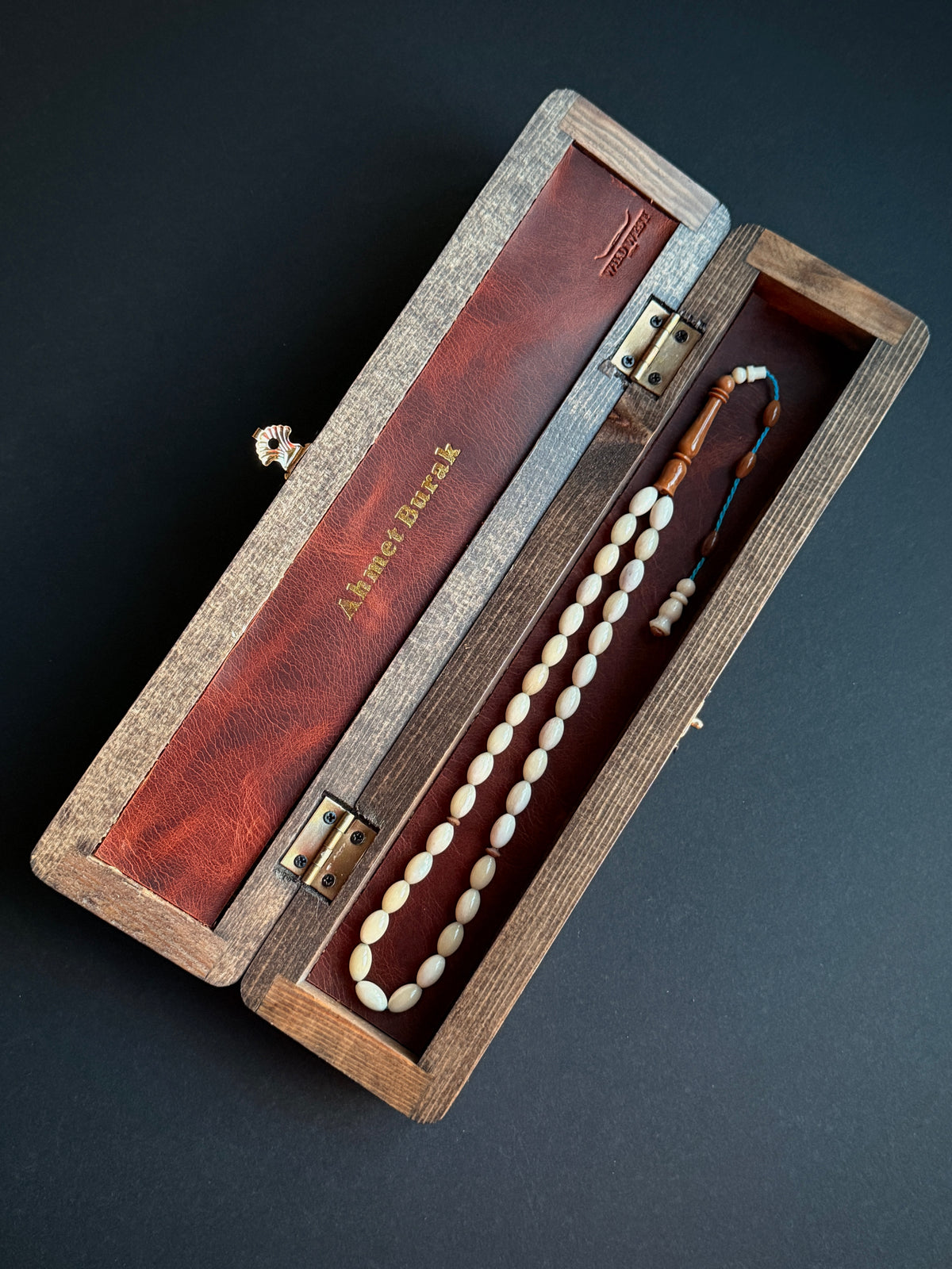 Deve Kemiği Tesbih – 12x7 mm Beyzi Kesim Kuka İmame Kombinli | Özel Ahşap Kutulu